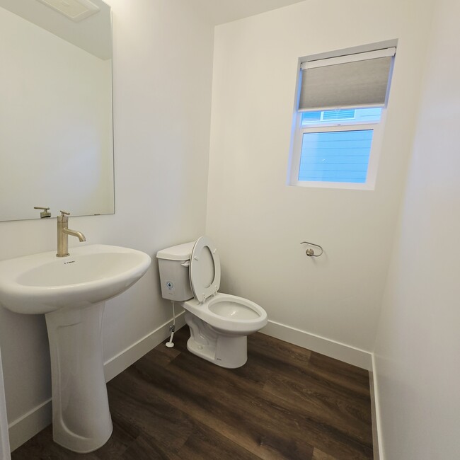 Building Photo - 4022 1100 N