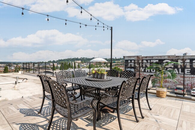Building Photo - Penthouse