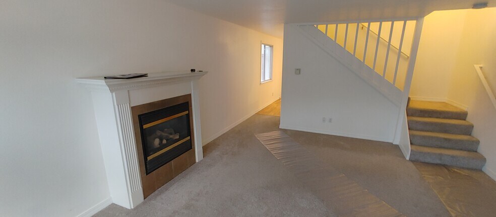 Building Photo - 10559 Midvale Ave N