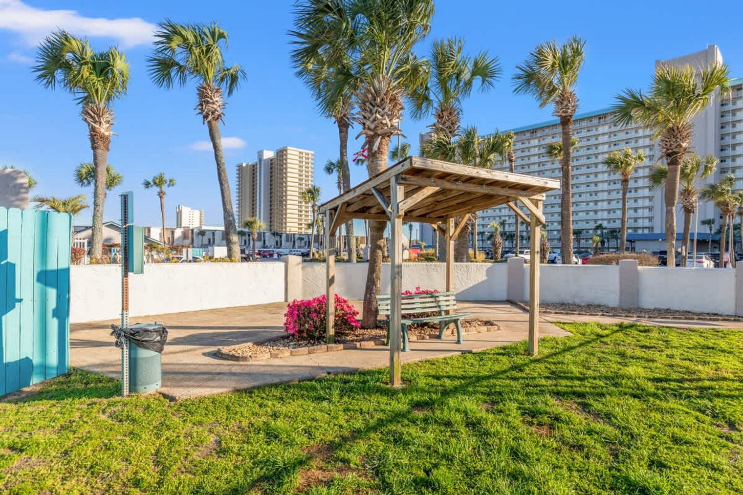 Building Photo - 8743 Thomas Dr