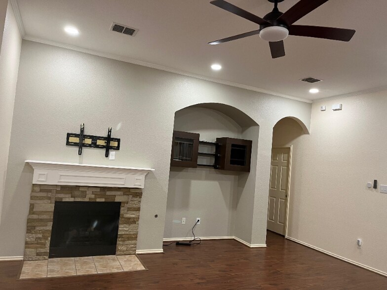 Building Photo - 615 Denali Dr