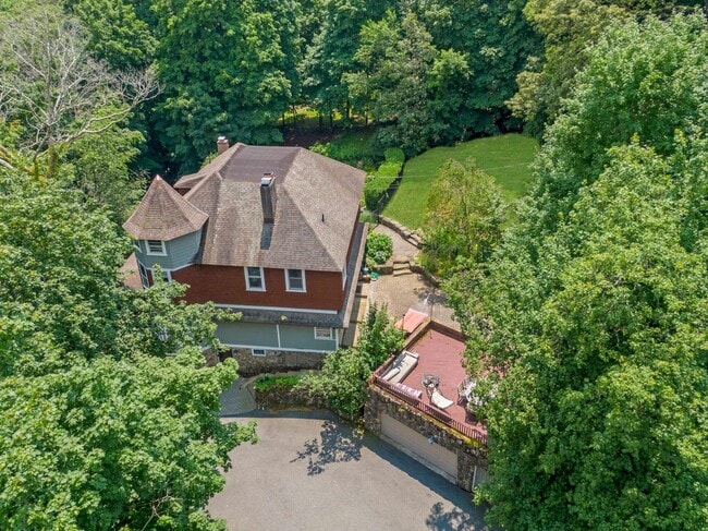 Building Photo - 65 Rockledge Dr