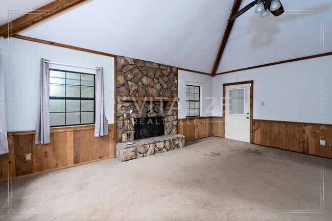 Building Photo - 3/2 Brick Home with Sunroom, Deck, and Car...