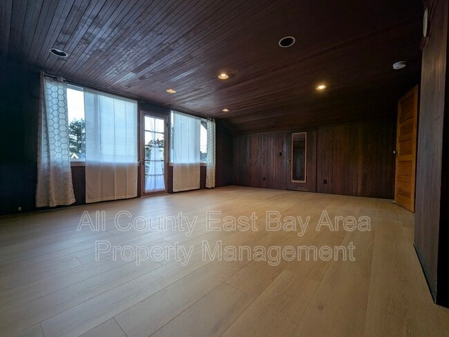 Building Photo - 1529 Josephine St