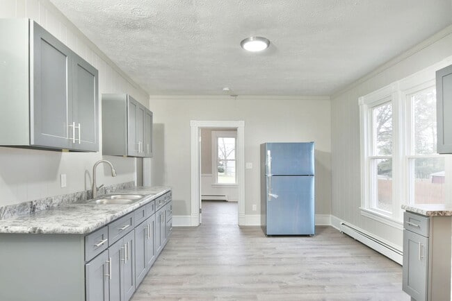 Building Photo - RENTALS AVAILABLE IN NILES