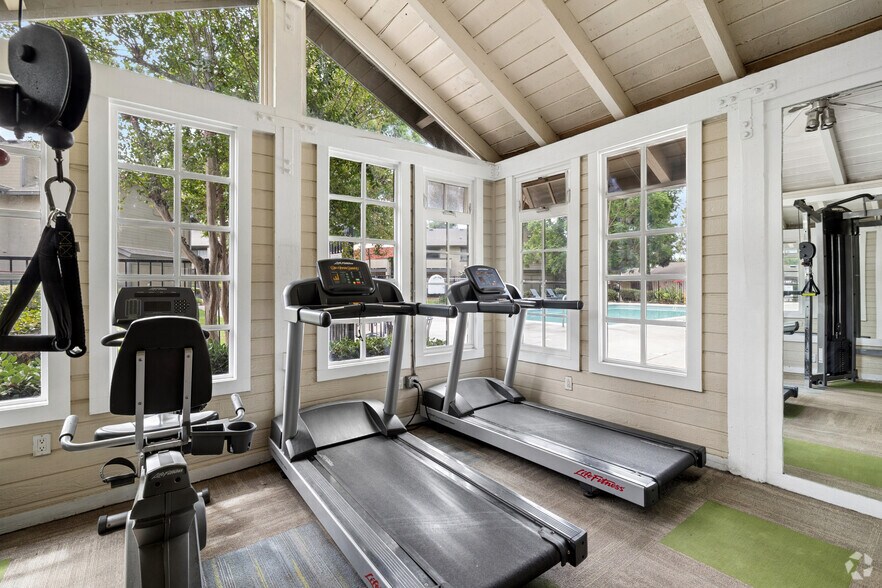 Fitness Center - Stonegate Apartments