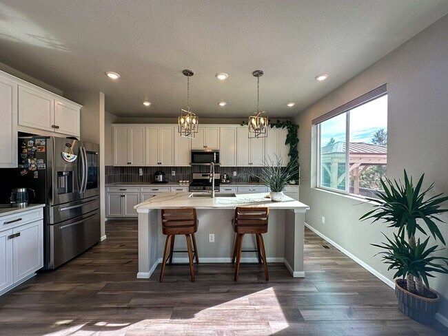 Building Photo - Almost Brand New Meadowlark 4bd 3.5ba home