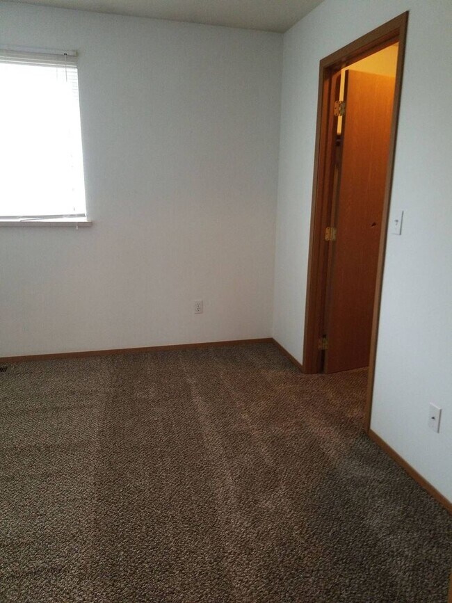 Building Photo - 1305-1307 Shaker Pl