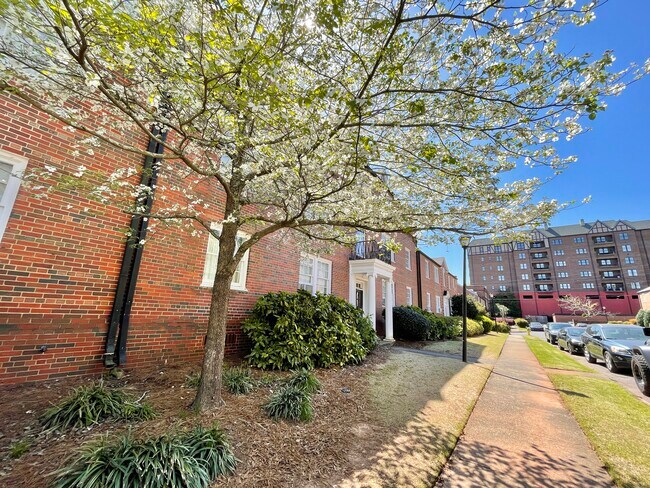 Thornhill Road - 2851 Thornhill Rd