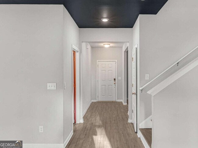 Building Photo - 2054 Maplewood Way