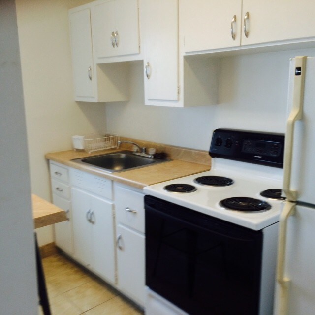 Kitchen - 409 Rohrer St