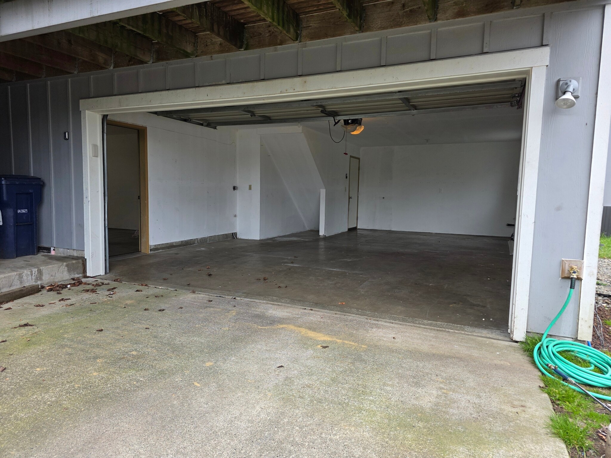 Garage - 4010 L Ave