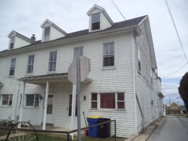 Primary Photo - 39 S Front St
