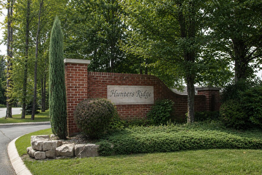 Building Photo - Hunters Ridge