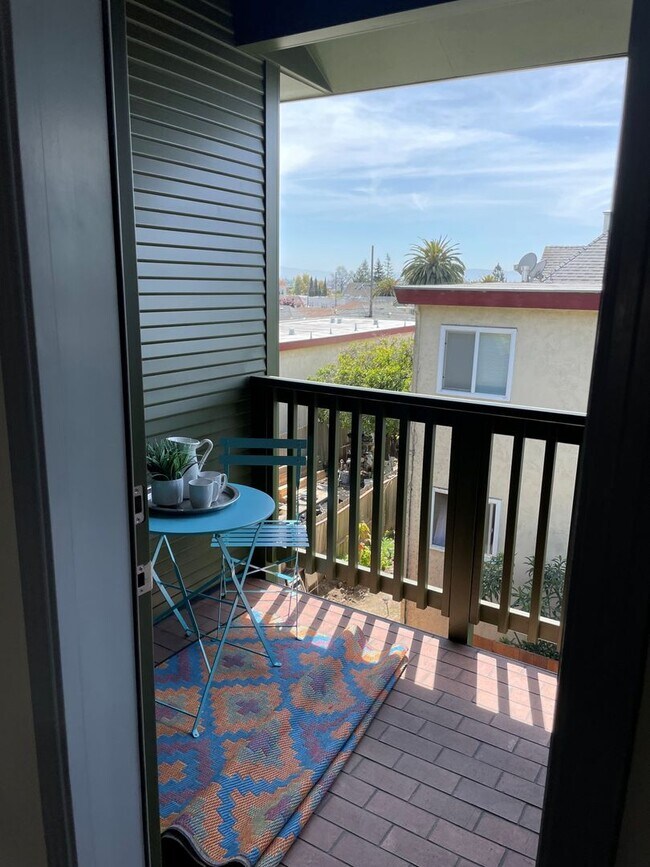 Building Photo - Please call Shami at (415) 225-2543 to sch...