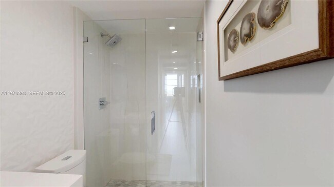 Building Photo - 5601 Collins Ave