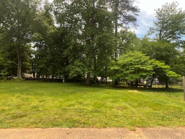 Building Photo - Rancher Located in York County School District