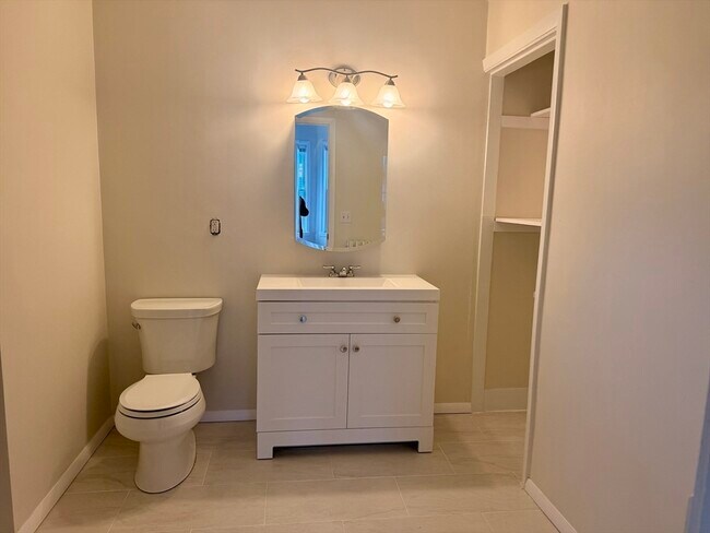 Building Photo - 39 Prospect St Ave