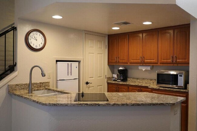 Building Photo - 6302 E Camelback Rd