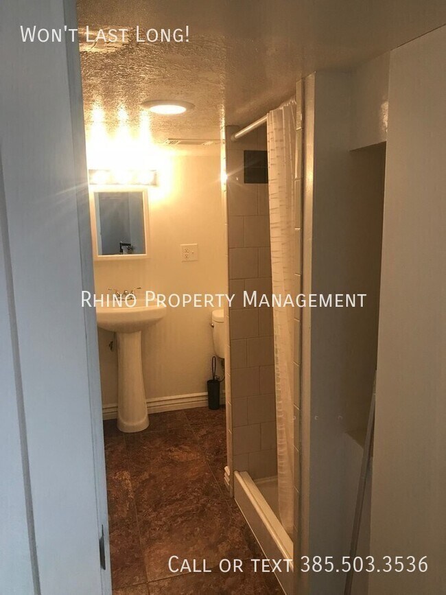 Building Photo - 2885 Van Buren Ave