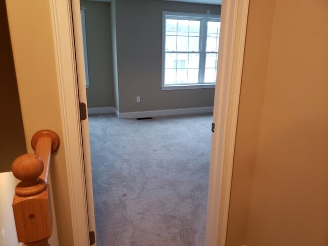 Building Photo - 10 Cardigan Ct