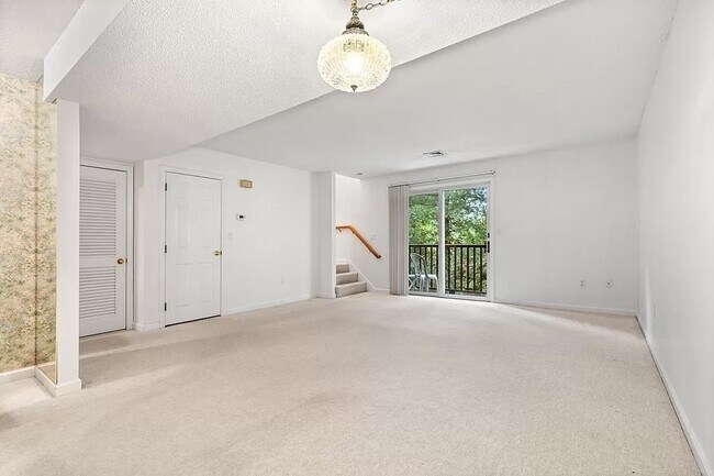 Building Photo - 305 Salem St