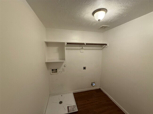 Building Photo - 22267 Doubletree Park Dr