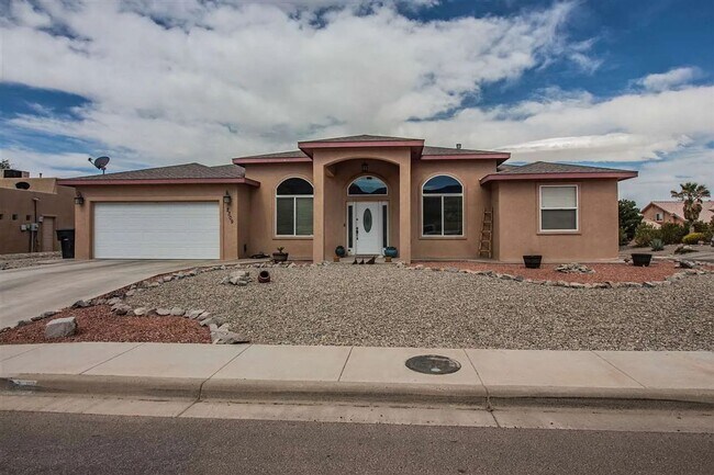 Building Photo - 2309 Saguaro Loop