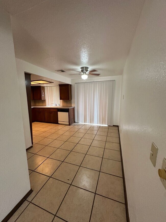 Building Photo - 4808 S Dimple Dr