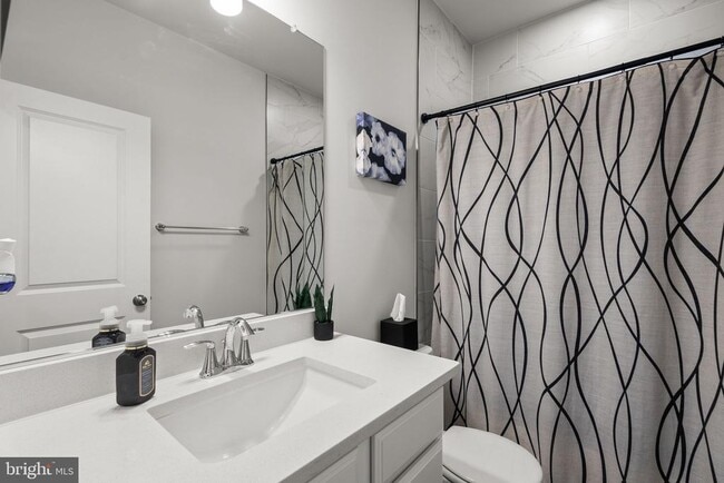 Building Photo - 619 Glenn Lk Dr