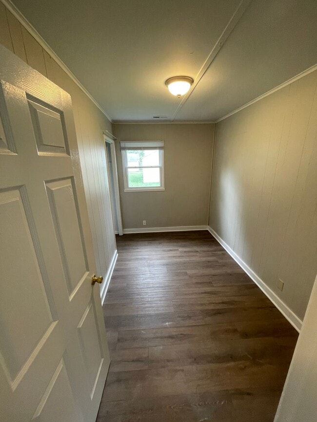 Building Photo - 3 Bedroom Home with Backyard and Garage - ...