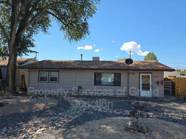 Primary Photo - 1355 Elm Ave