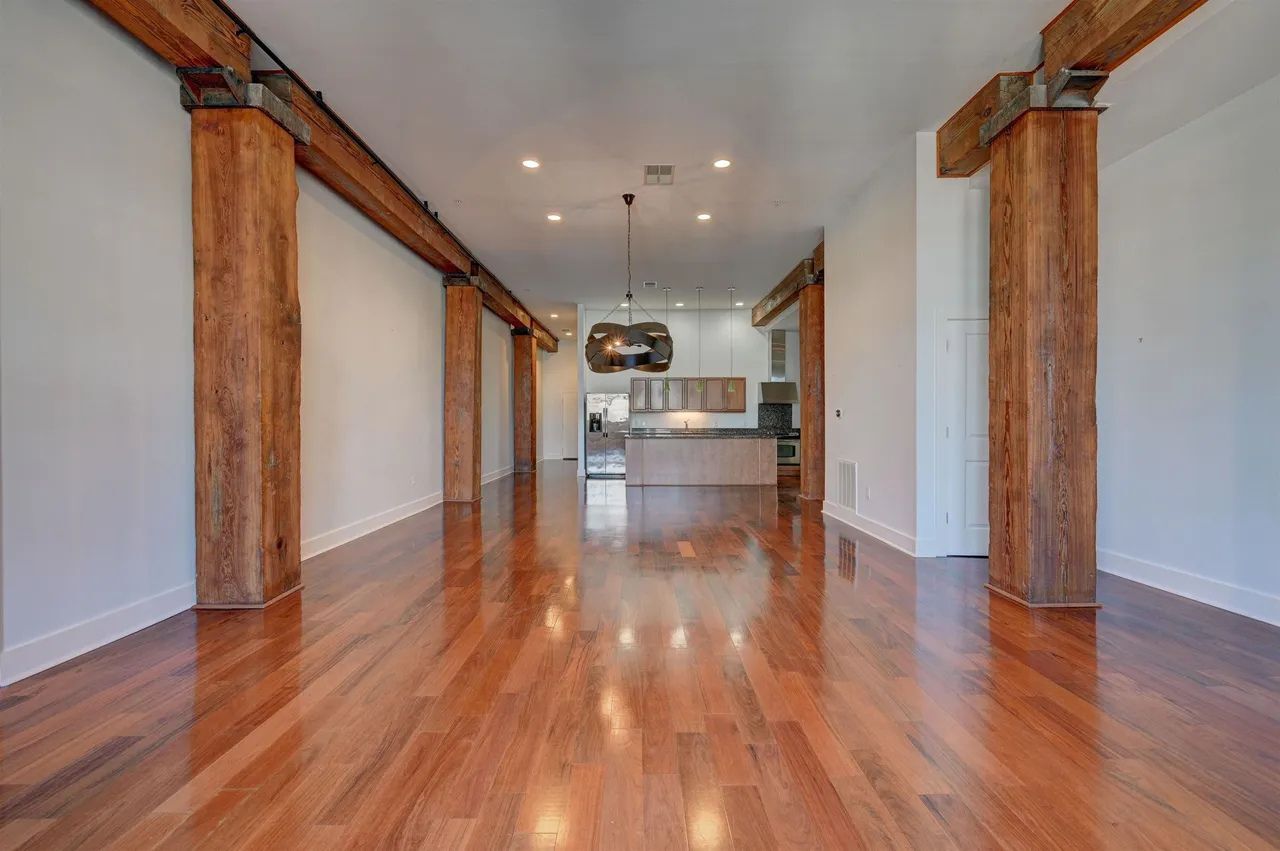 Building Photo - 435 S Front St