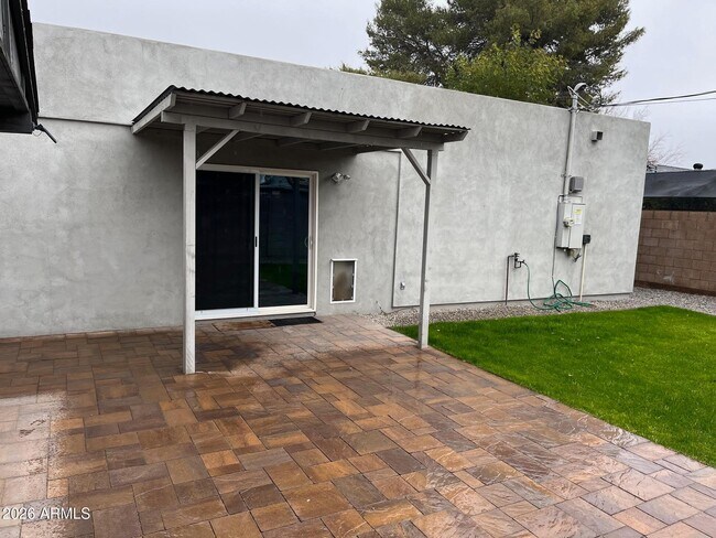 Building Photo - 2201 E Montecito Ave