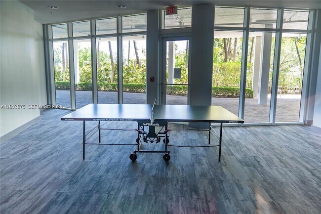 Building Photo - 6515 Collins Ave