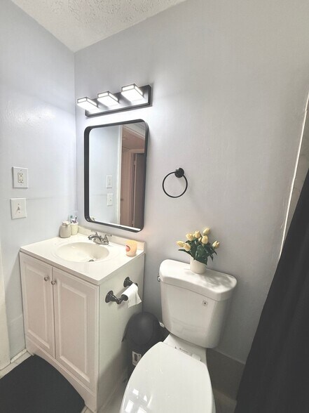 Building Photo - 3638 Northdale Pl