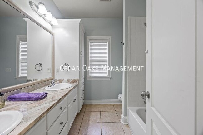 Building Photo - 6239 W Persimmon St