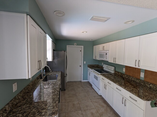 Kitchen - 430 Patrick Ave