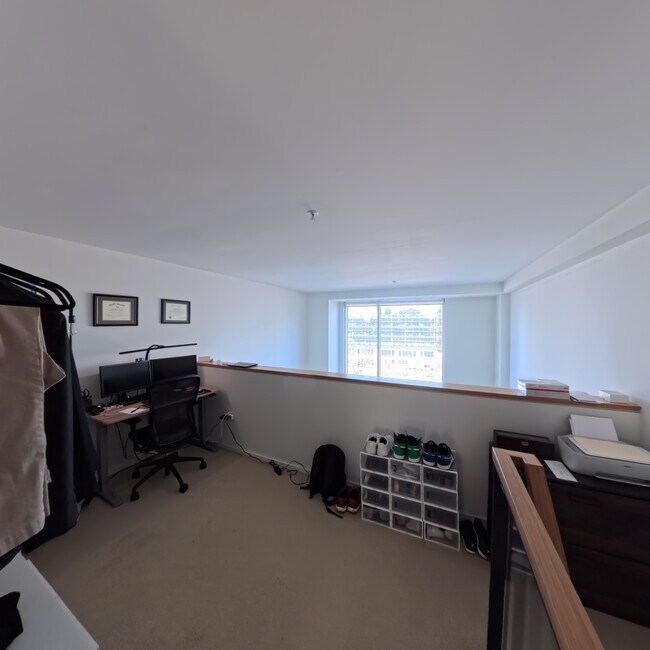 Building Photo - 1 Earhart St