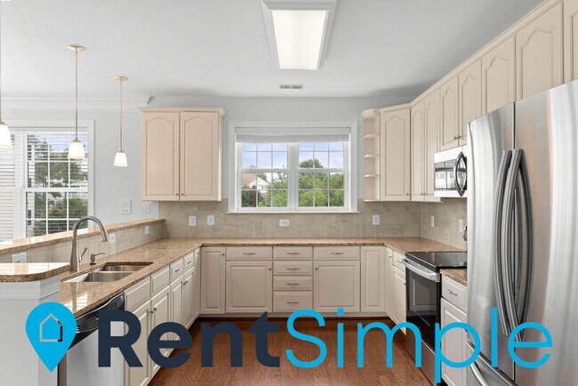 Building Photo - 15221 Royal Crest Dr