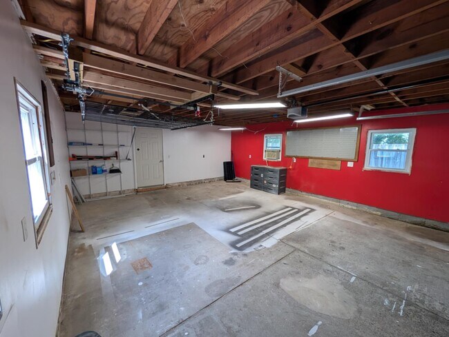 Building Photo - 2419 Chesapeake Ct