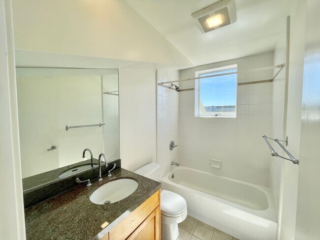 Building Photo - Sun Drenched Mission Loft! Top floor/Penthouse unit! 1BD/2BA! 1,202 SqFt! Parking! Laundry! Stora...