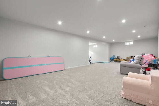 Building Photo - 68 SNOWDROP Dr