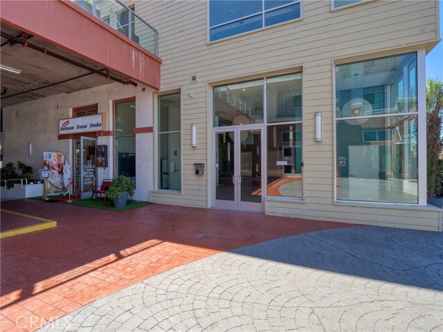 Building Photo - 56 E Duarte Rd