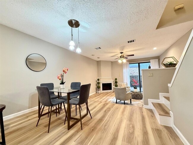 Building Photo - 7122 Wood Hollow Dr