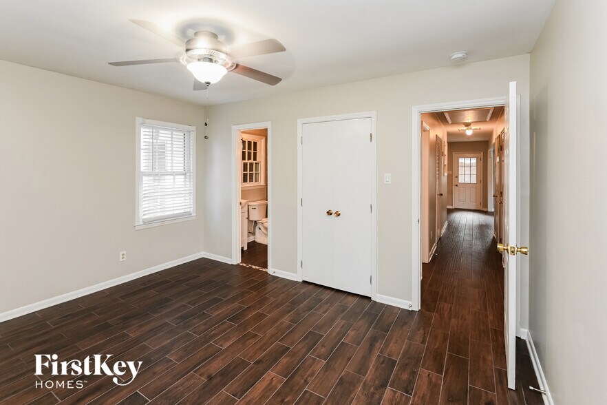 Building Photo - 901 Vickery Dr