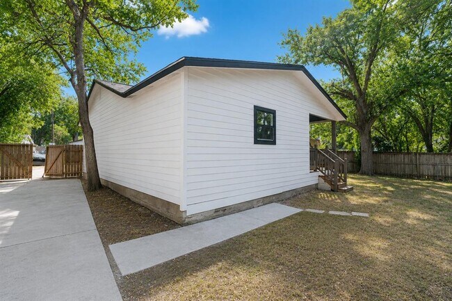 Building Photo - 3501 Grayson Ln