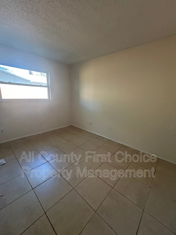 Building Photo - 916 Lake Palms Dr