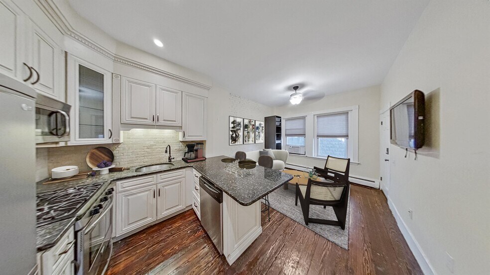 Building Photo - 3 Carmel St