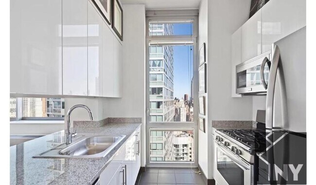 Building Photo - 2 bedroom in New York NY 10018